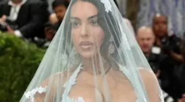 جمبسوت الدانتيل الأزرق.. جورجينا رودريجيز تتصدر واجهة الموضة العالمي في حفل المتروبوليتان